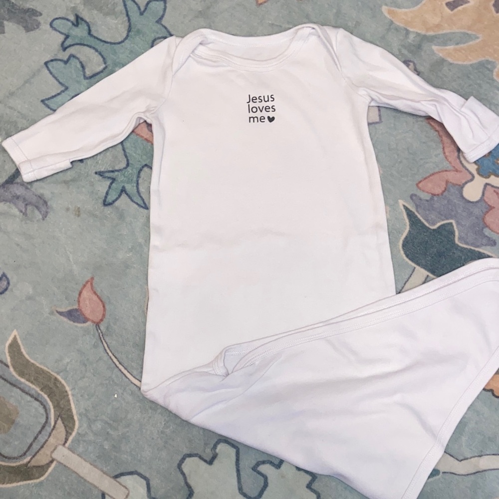 White Long-Sleeve Baby One-Piece Bodysuit - 'Jesus Loves Me'
